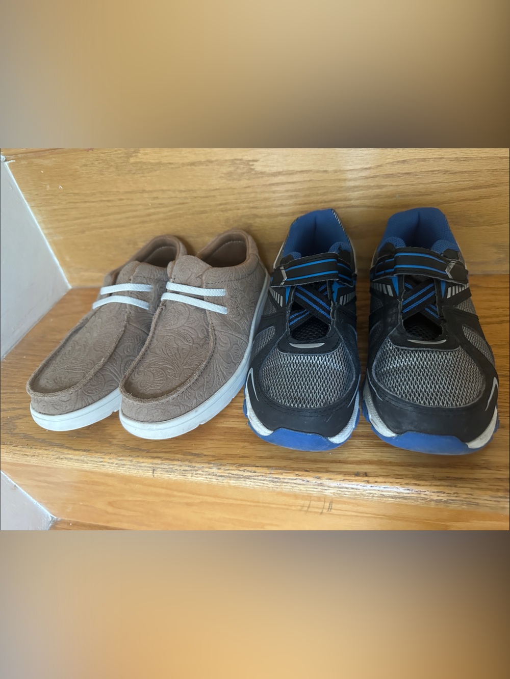 2pc Kids Ariat Casual Slip-On Shoes in Tan & Boys Athletic Sneakers Sz. 2
